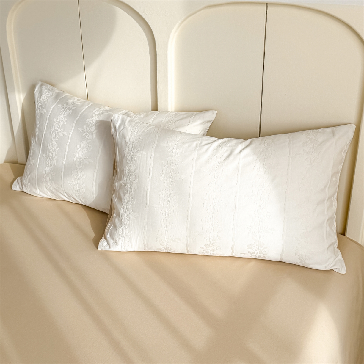 91家纺网 家纺一手货源 找家纺 灰鲸 2026新款全棉纯棉厚织贡缎大提花四件套 花蔓-杏仁奶霜