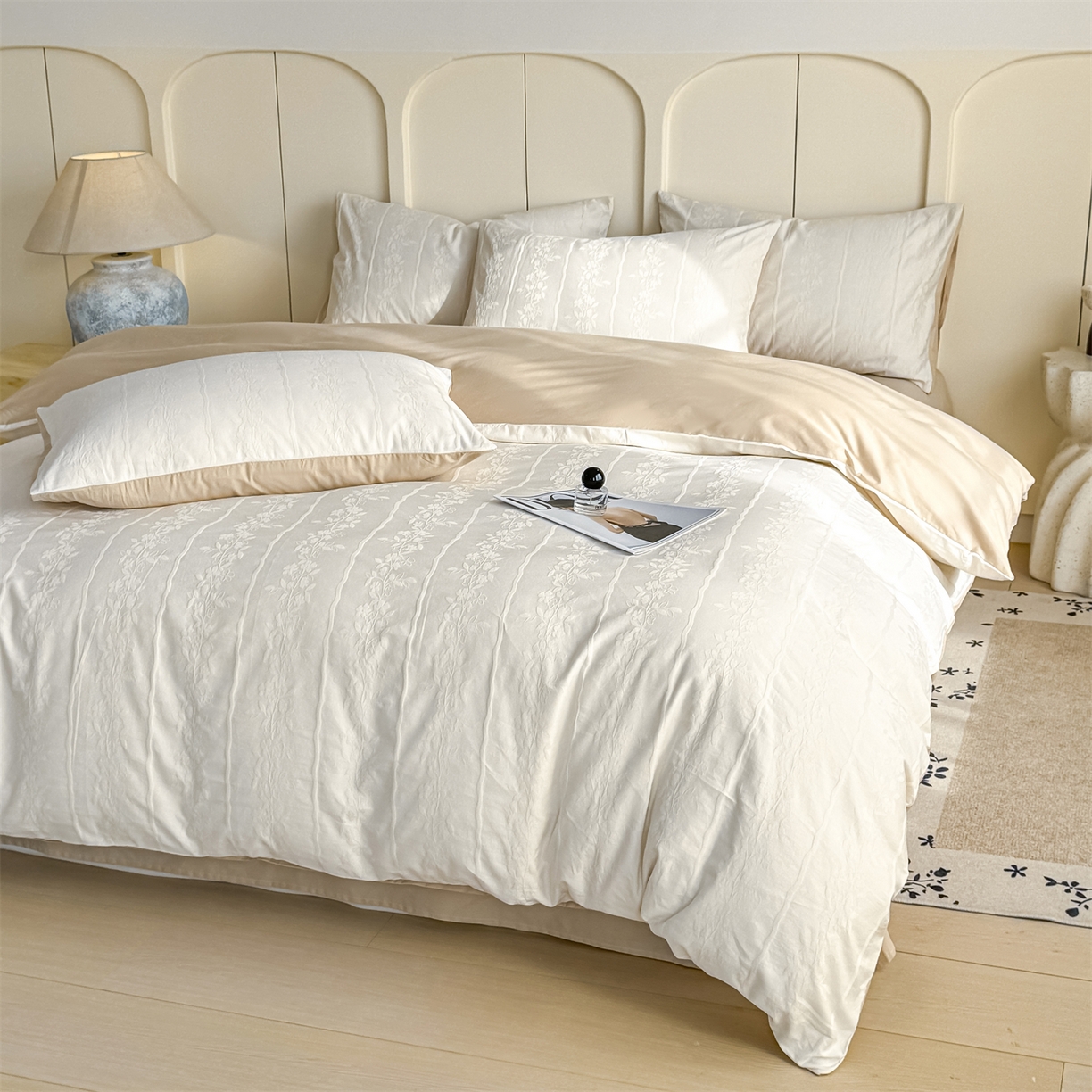 91家纺网 家纺一手货源 找家纺 灰鲸 2026新款全棉纯棉厚织贡缎大提花四件套 花蔓-杏仁奶霜