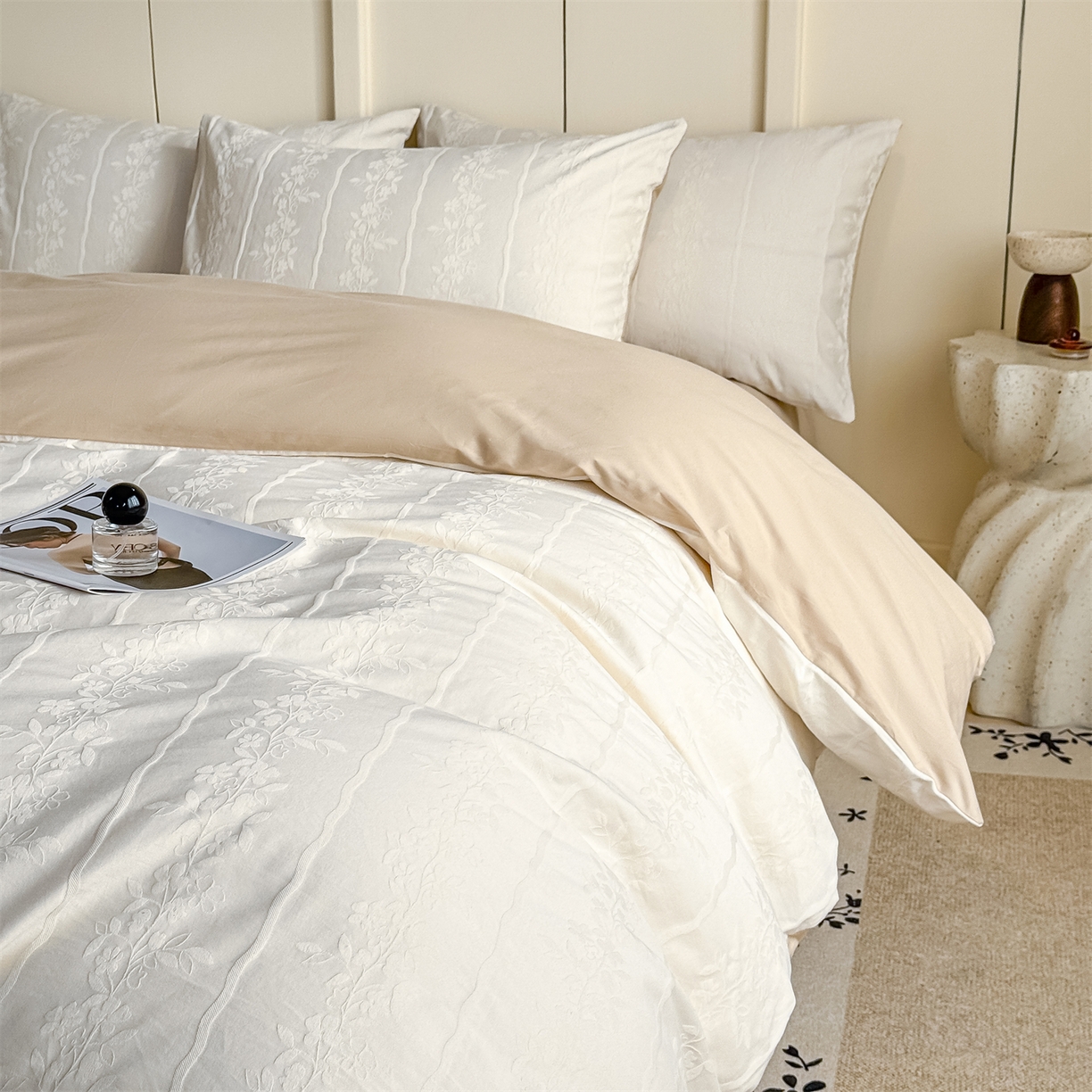 91家纺网 家纺一手货源 找家纺 灰鲸 2026新款全棉纯棉厚织贡缎大提花四件套 花蔓-杏仁奶霜