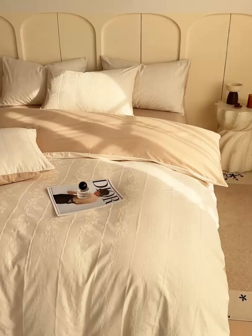 91家纺网 家纺一手货源 找家纺 灰鲸 2026新款全棉纯棉厚织贡缎大提花四件套 花蔓-杏仁奶霜