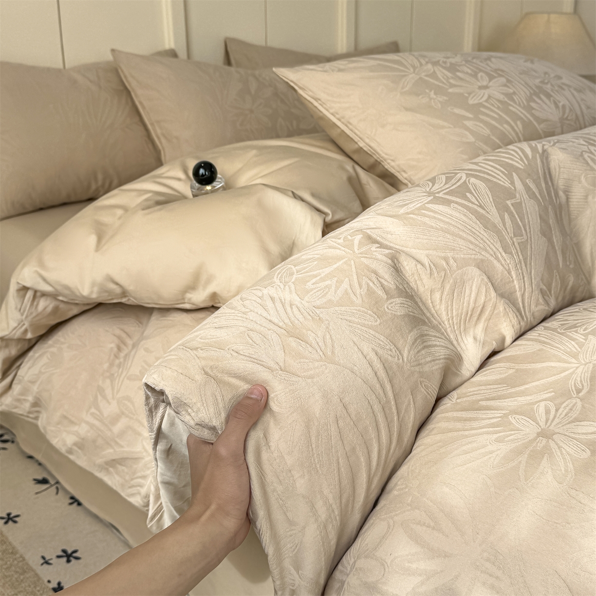 91家纺网 家纺一手货源 找家纺 灰鲸 2026新款全棉纯棉厚织贡缎大提花四件套 花汀-可可杏