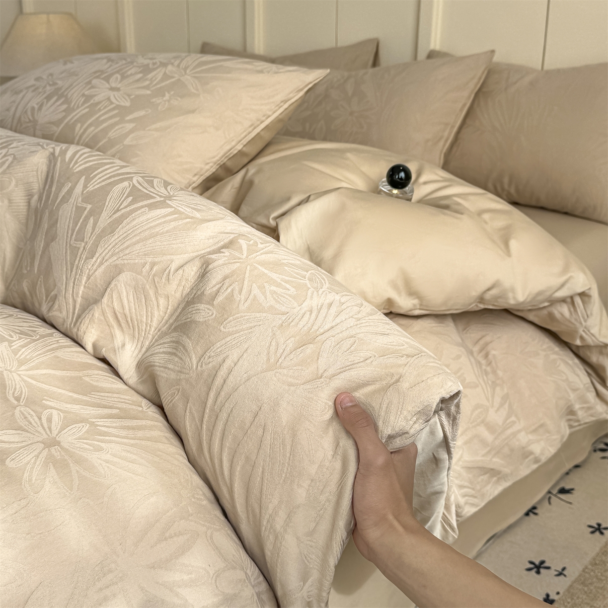 91家纺网 家纺一手货源 找家纺 灰鲸 2026新款全棉纯棉厚织贡缎大提花四件套 花汀-可可杏