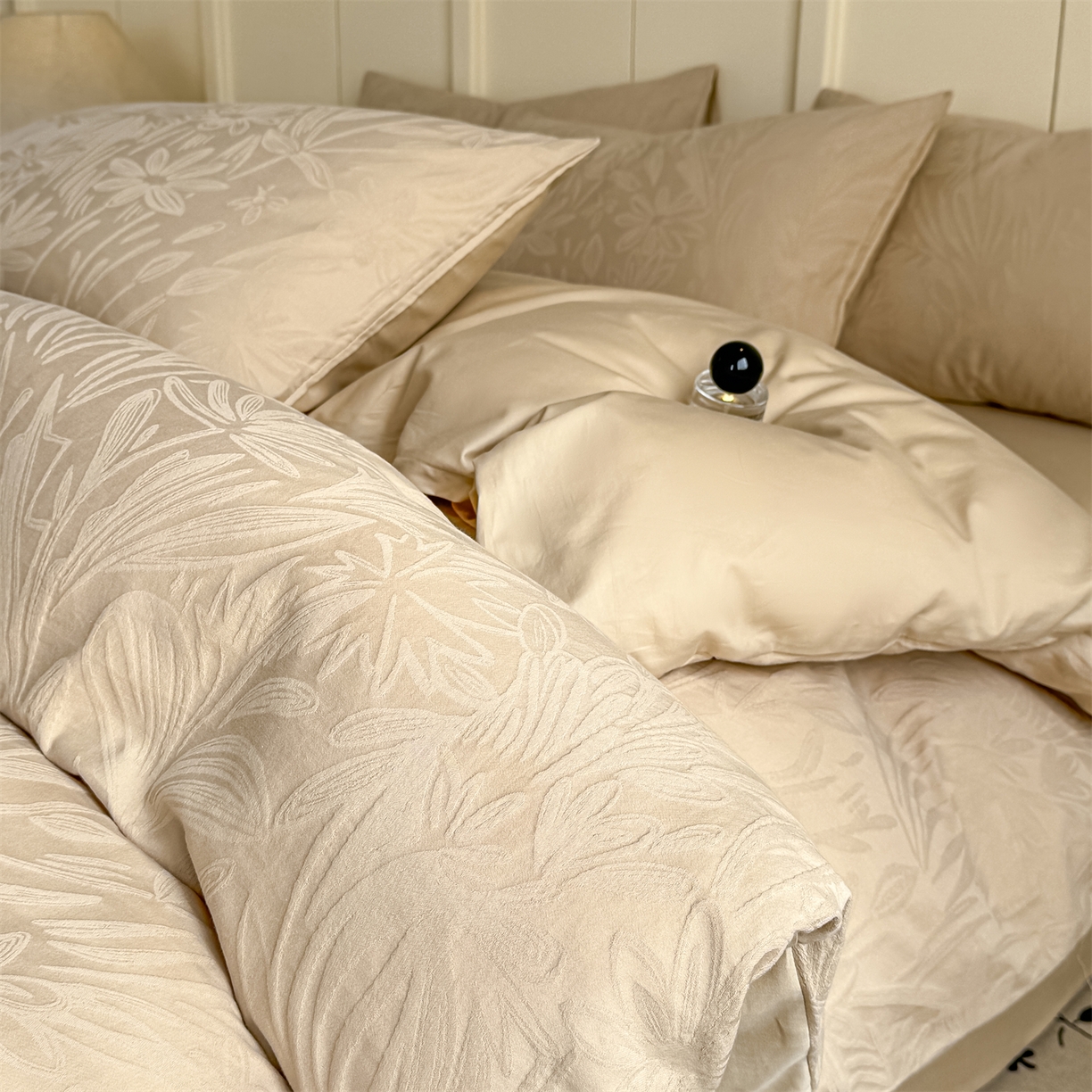 91家纺网 家纺一手货源 找家纺 灰鲸 2026新款全棉纯棉厚织贡缎大提花四件套 花汀-可可杏