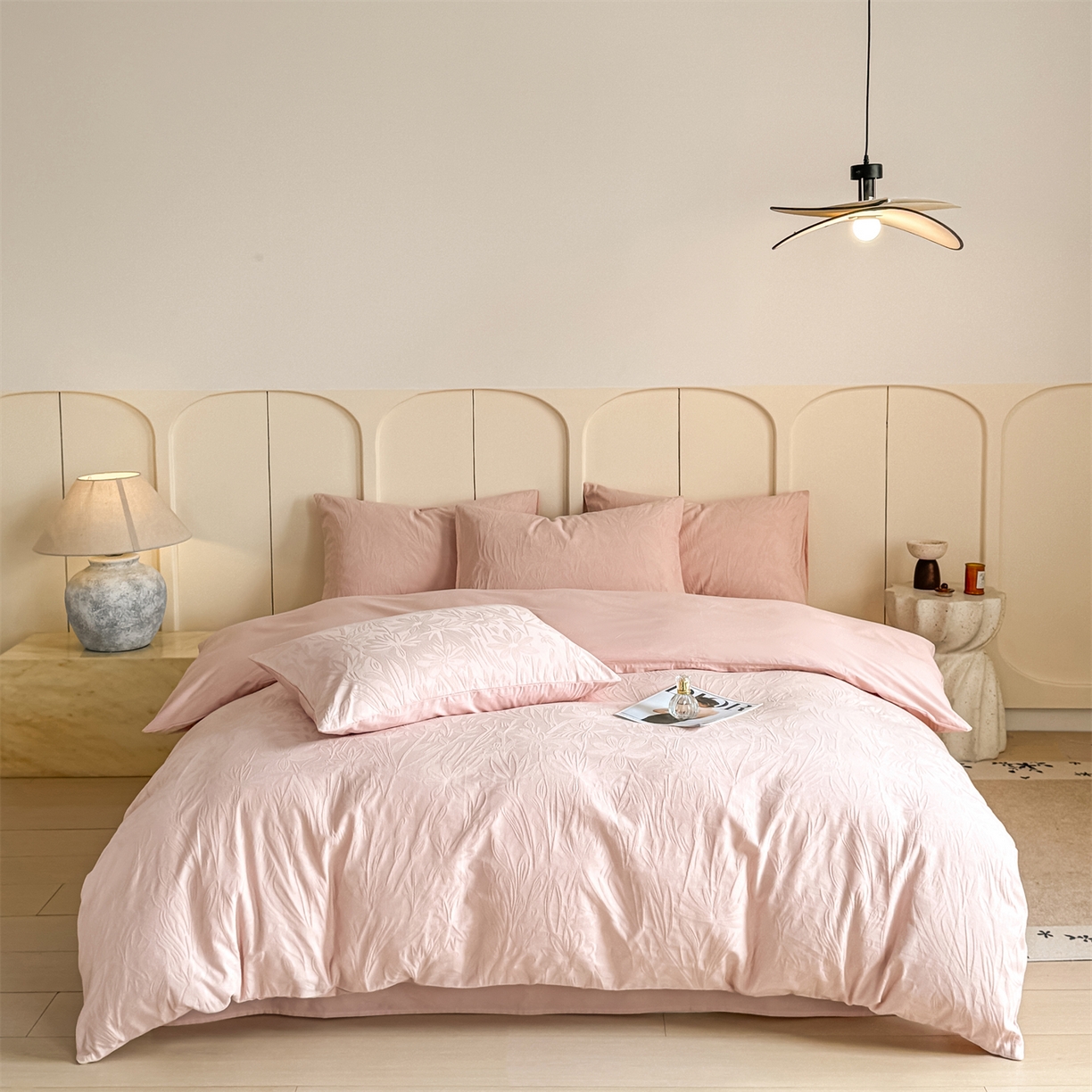 91家纺网 家纺一手货源 找家纺 灰鲸 2026新款全棉纯棉厚织贡缎大提花四件套 花汀-蜜春粉