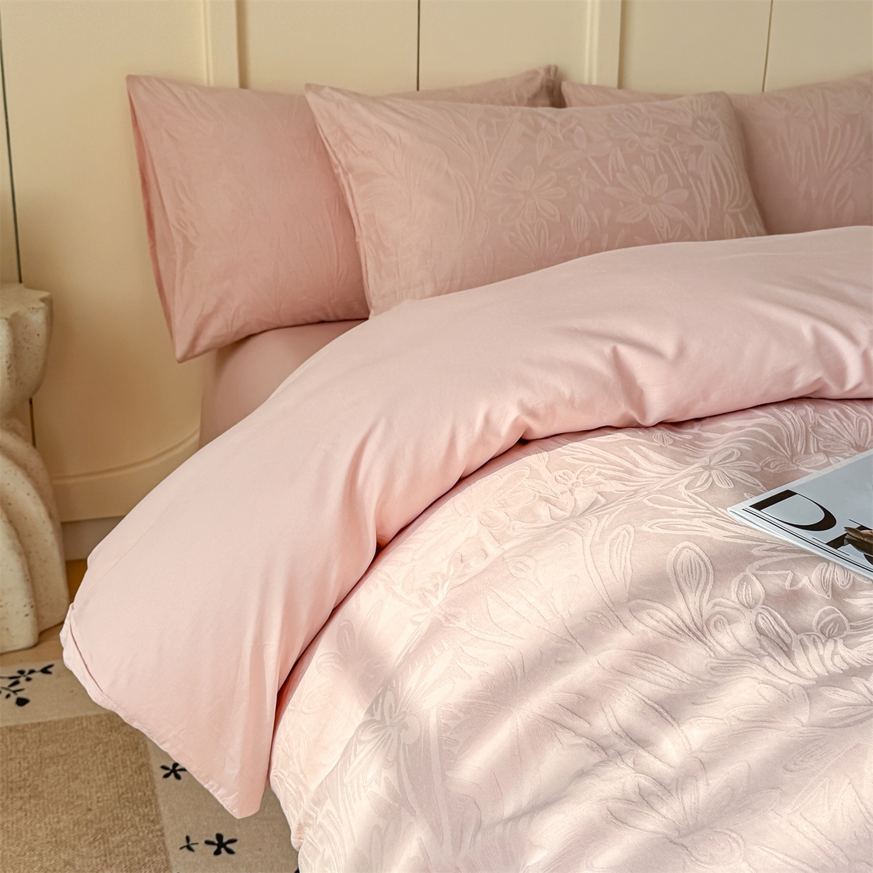 91家纺网 家纺一手货源 找家纺 灰鲸 2026新款全棉纯棉厚织贡缎大提花四件套 花汀-蜜春粉