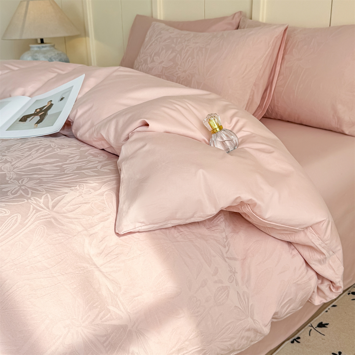 91家纺网 家纺一手货源 找家纺 灰鲸 2026新款全棉纯棉厚织贡缎大提花四件套 花汀-蜜春粉