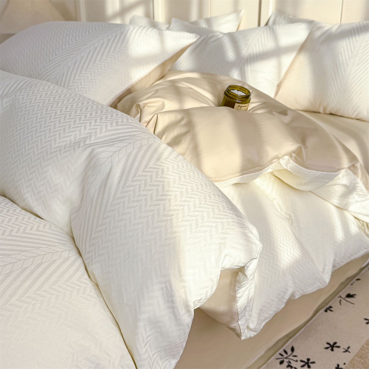 91家纺网 家纺一手货源 找家纺 灰鲸 2026新款全棉纯棉厚织贡缎大提花四件套 简森-杏仁奶霜