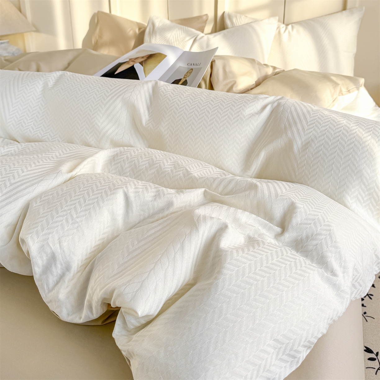 91家纺网 家纺一手货源 找家纺 灰鲸 2026新款全棉纯棉厚织贡缎大提花四件套 简森-杏仁奶霜