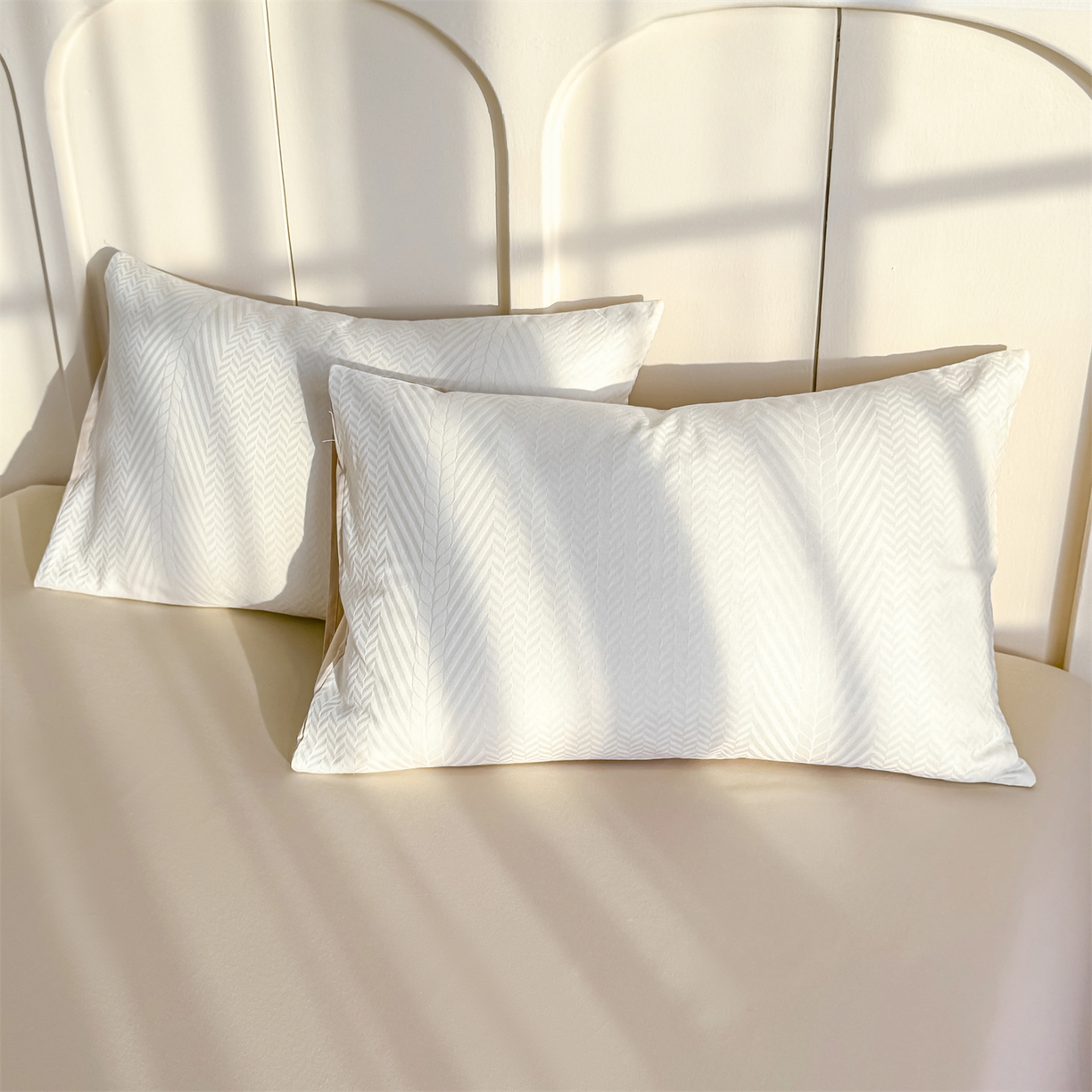 91家纺网 家纺一手货源 找家纺 灰鲸 2026新款全棉纯棉厚织贡缎大提花四件套 简森-杏仁奶霜