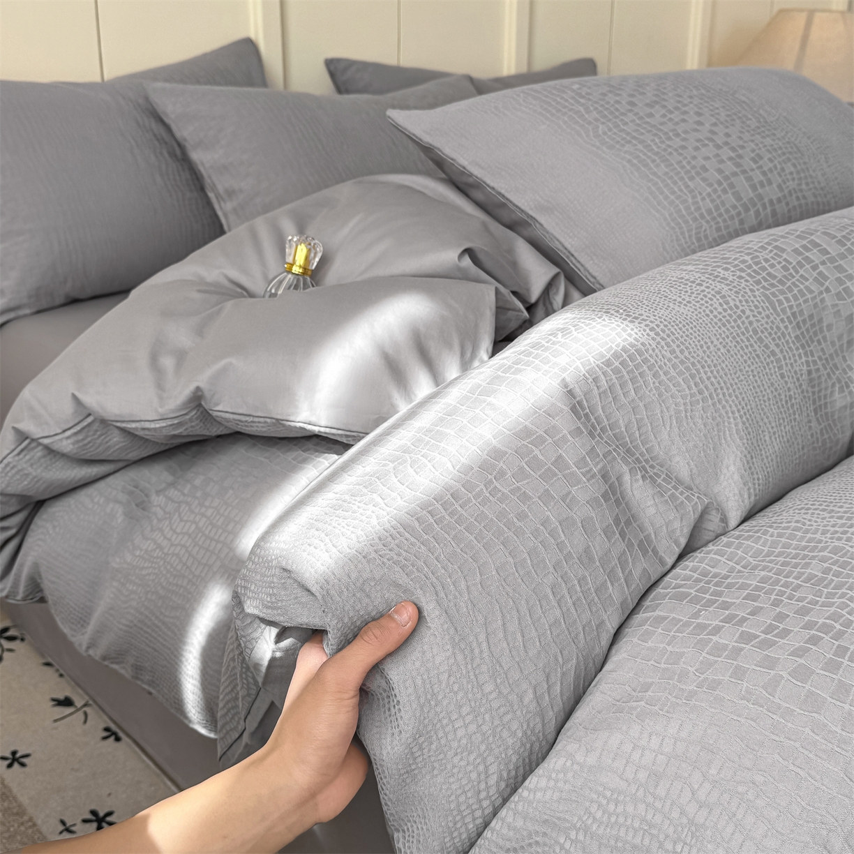 91家纺网 家纺一手货源 找家纺 灰鲸 2026新款全棉纯棉厚织贡缎大提花四件套 黎辉-雾灰