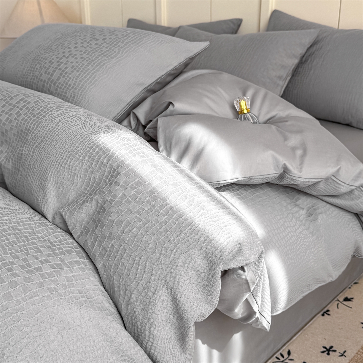 91家纺网 家纺一手货源 找家纺 灰鲸 2026新款全棉纯棉厚织贡缎大提花四件套 黎辉-雾灰