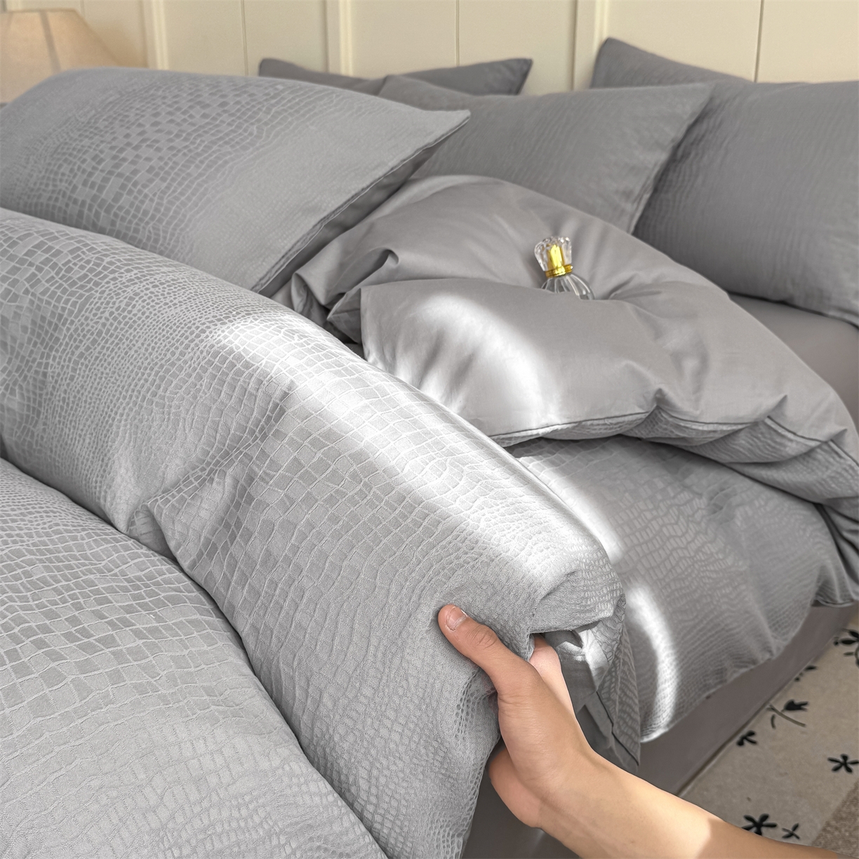 91家纺网 家纺一手货源 找家纺 灰鲸 2026新款全棉纯棉厚织贡缎大提花四件套 黎辉-雾灰