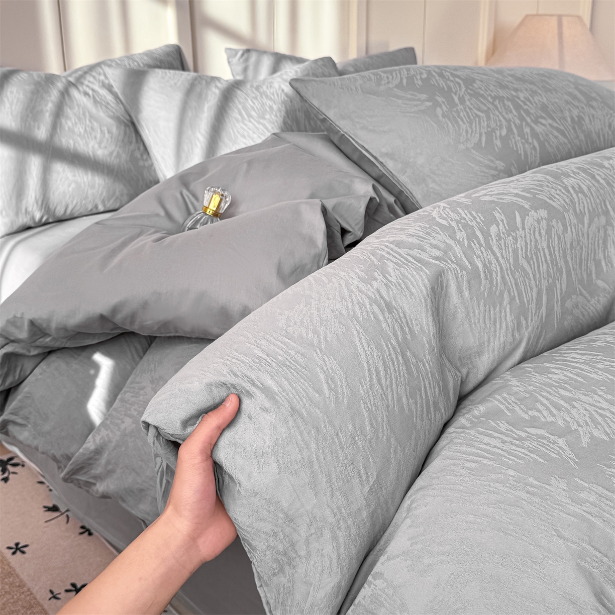 91家纺网 家纺一手货源 找家纺 灰鲸 2026新款全棉纯棉厚织贡缎大提花四件套 弥爱-雾灰