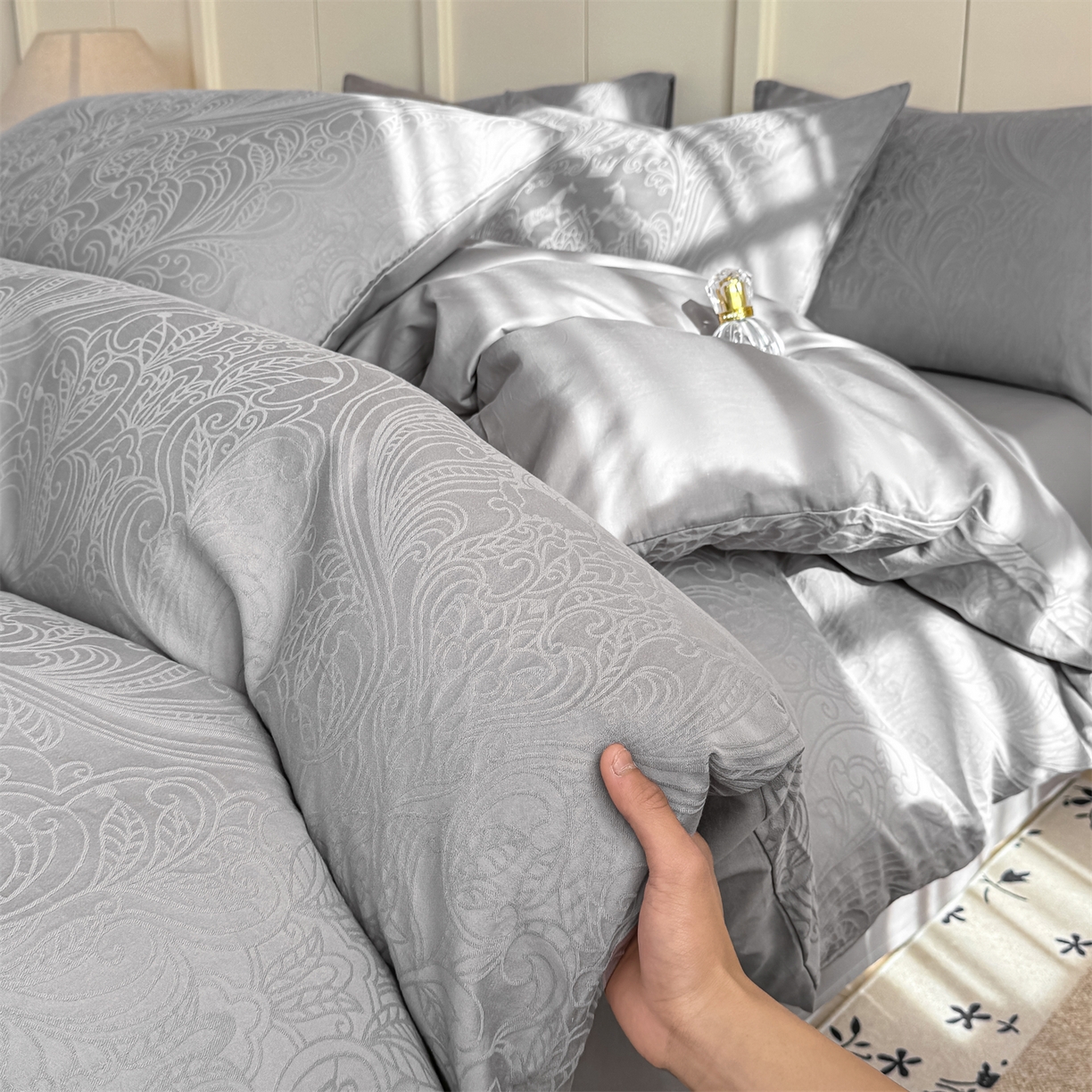 91家纺网 家纺一手货源 找家纺 灰鲸 2026新款全棉纯棉厚织贡缎大提花四件套 珀伽索斯-雾灰