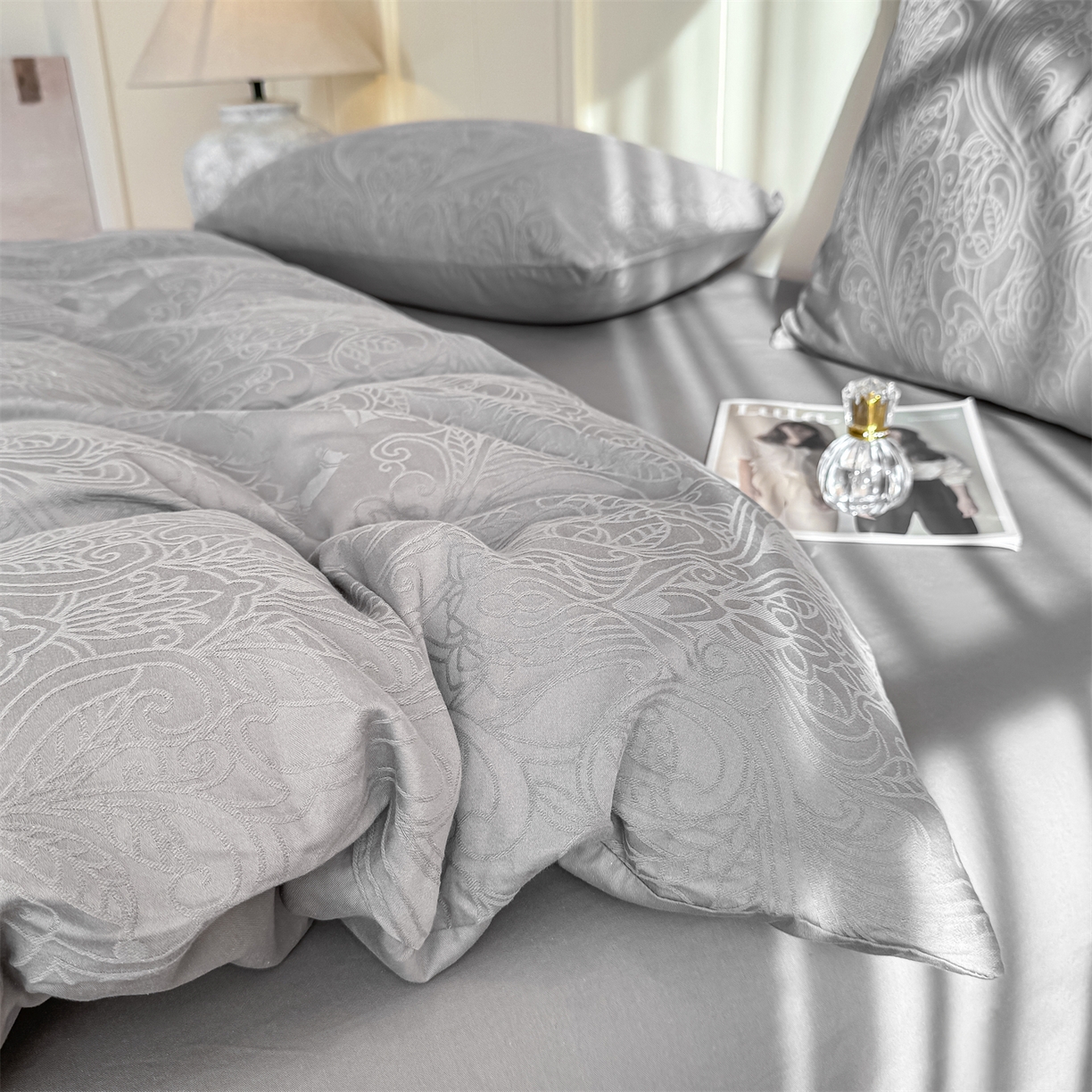 91家纺网 家纺一手货源 找家纺 灰鲸 2026新款全棉纯棉厚织贡缎大提花四件套 珀伽索斯-雾灰