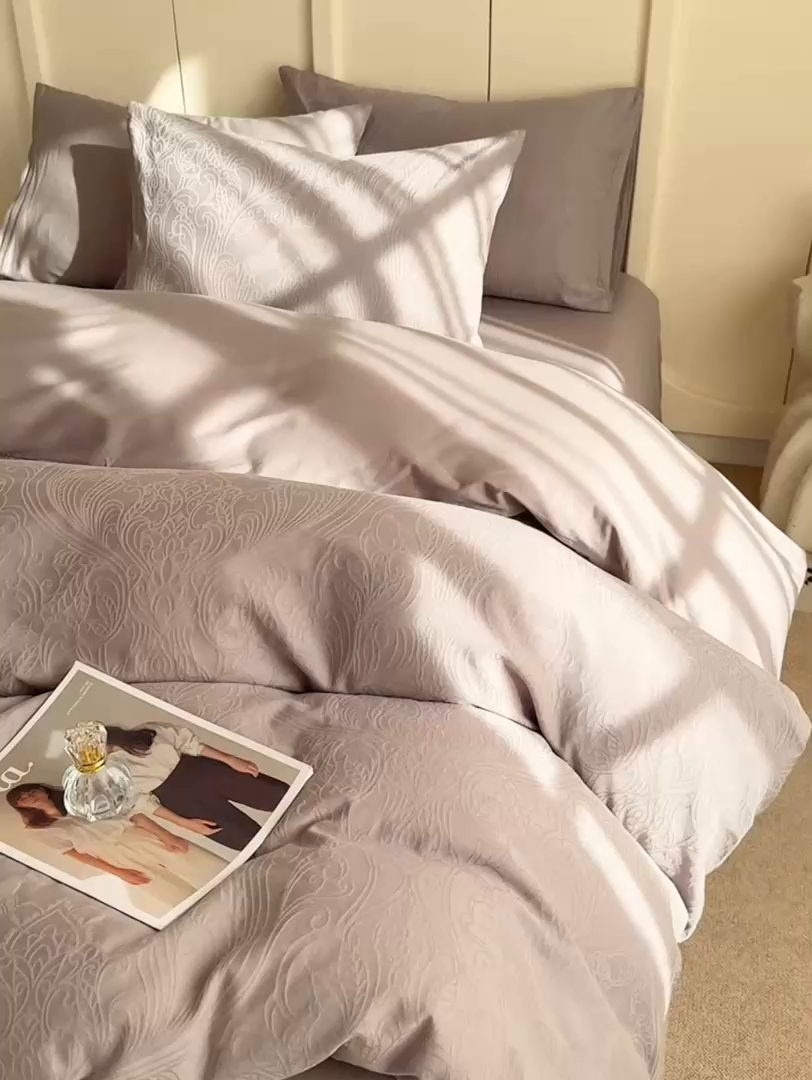 91家纺网 家纺一手货源 找家纺 灰鲸 2026新款全棉纯棉厚织贡缎大提花四件套 珀伽索斯-雾灰