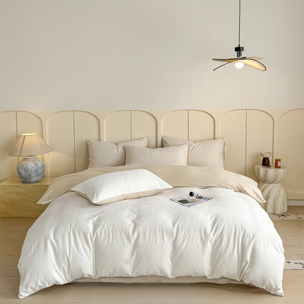 91家纺网 家纺一手货源 找家纺 灰鲸 2026新款全棉纯棉厚织贡缎大提花四件套 珀伽索斯-杏仁奶霜