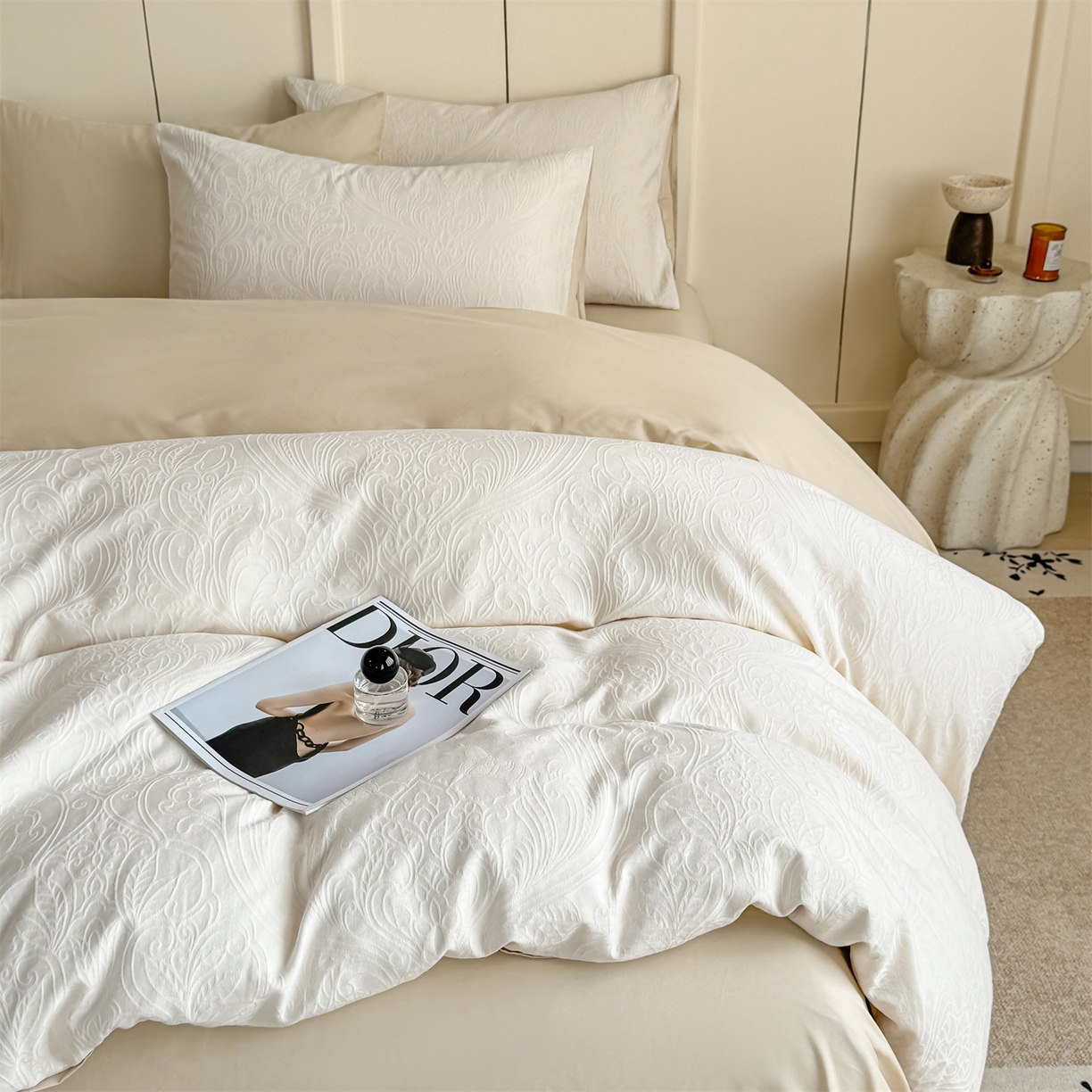 91家纺网 家纺一手货源 找家纺 灰鲸 2026新款全棉纯棉厚织贡缎大提花四件套 珀伽索斯-杏仁奶霜