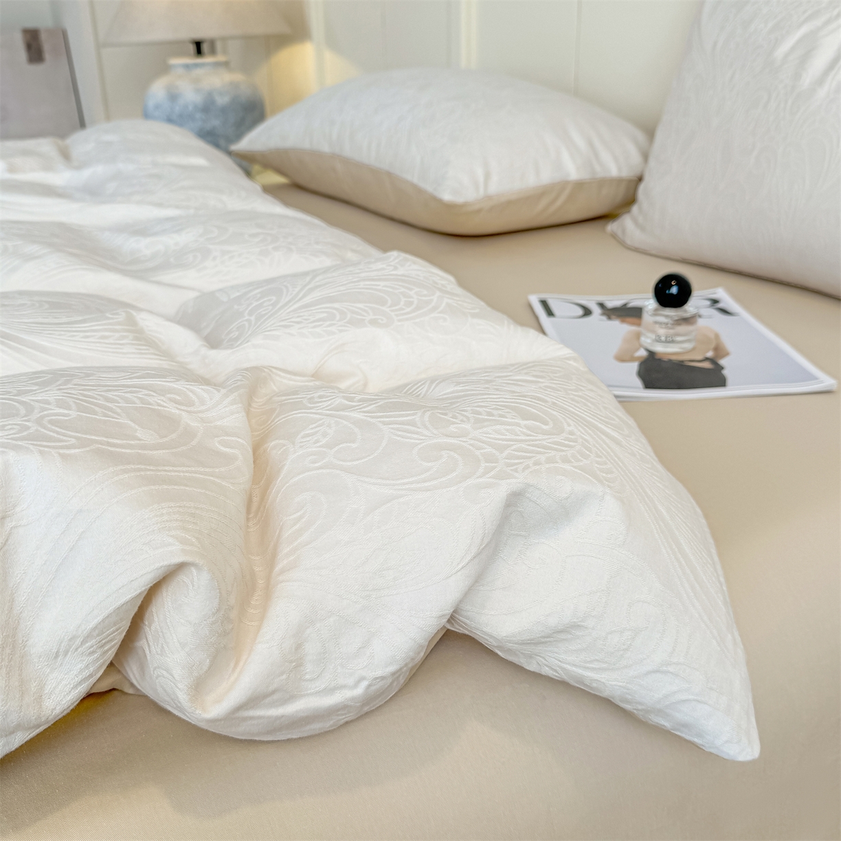 91家纺网 家纺一手货源 找家纺 灰鲸 2026新款全棉纯棉厚织贡缎大提花四件套 珀伽索斯-杏仁奶霜