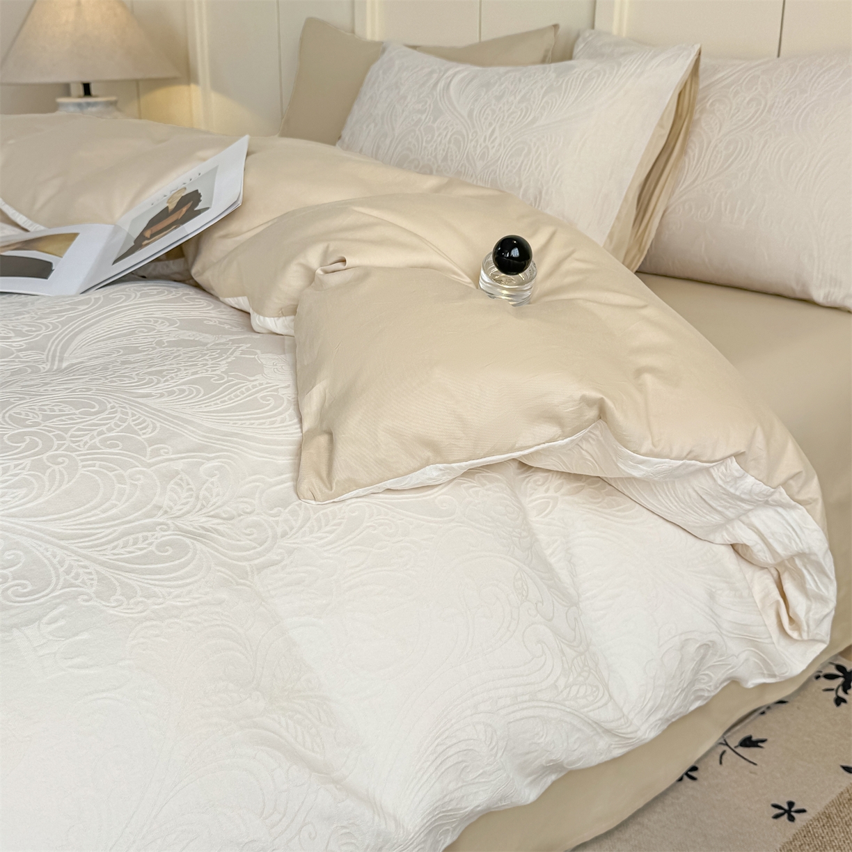 91家纺网 家纺一手货源 找家纺 灰鲸 2026新款全棉纯棉厚织贡缎大提花四件套 珀伽索斯-杏仁奶霜