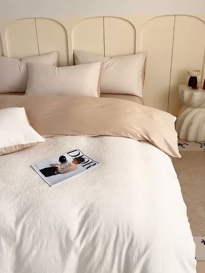 91家纺网 家纺一手货源 找家纺 灰鲸 2026新款全棉纯棉厚织贡缎大提花四件套 珀伽索斯-杏仁奶霜