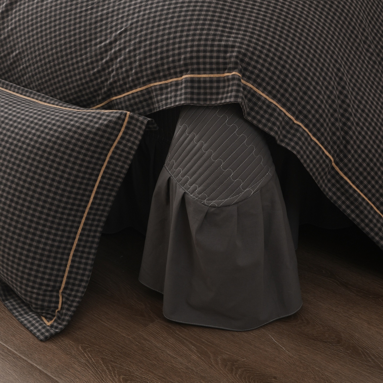 91家纺网 家纺一手货源 找家纺 金艾草 2026春夏新款全棉纯棉色织水洗棉床盖四件套 关山月-灰