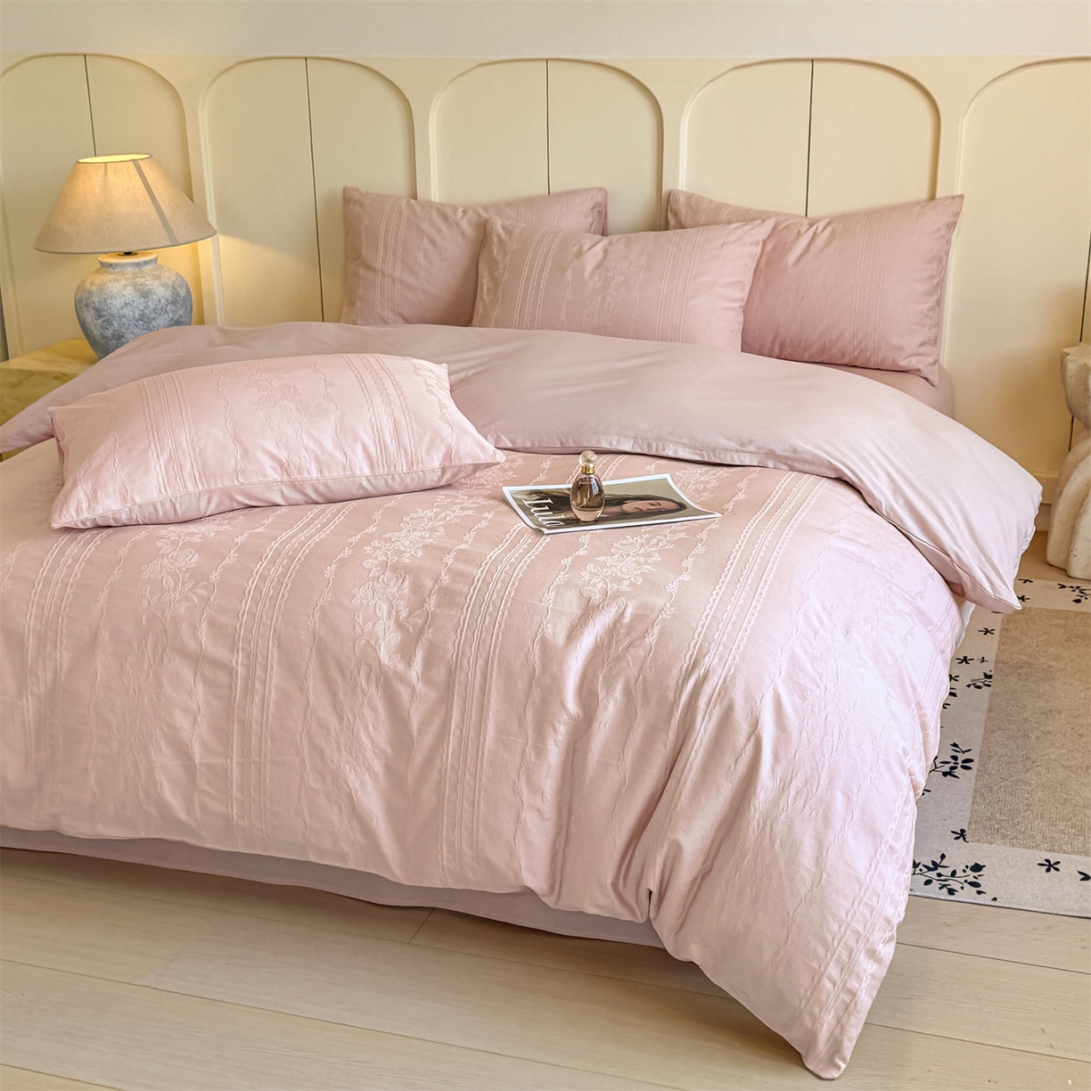 91家纺网 家纺一手货源 找家纺 灰鲸 2026新款全棉纯棉厚织贡缎大提花四件套 浅春-蜜春粉