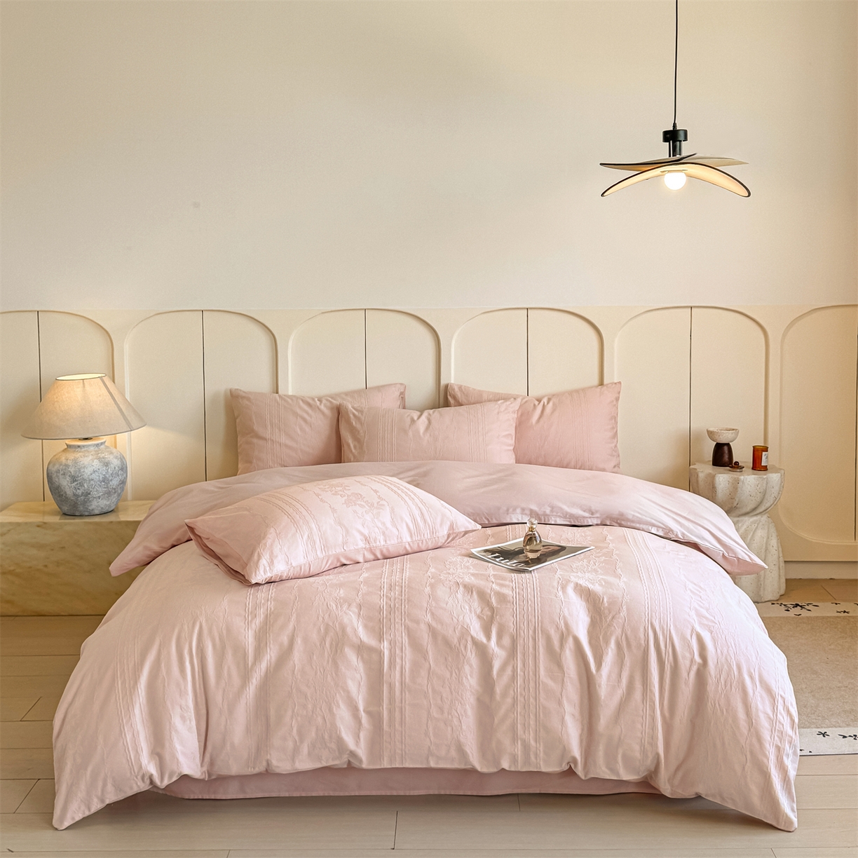 91家纺网 家纺一手货源 找家纺 灰鲸 2026新款全棉纯棉厚织贡缎大提花四件套 浅春-蜜春粉