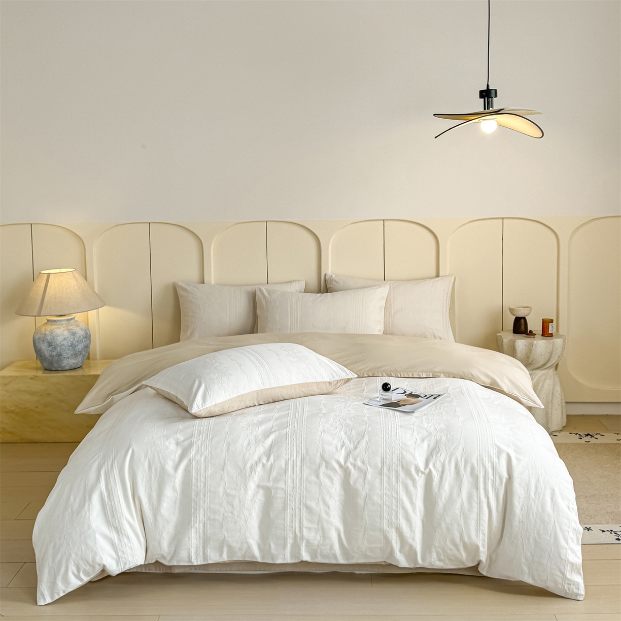 91家纺网 家纺一手货源 找家纺 灰鲸 2026新款全棉纯棉厚织贡缎大提花四件套 浅春-杏仁奶霜