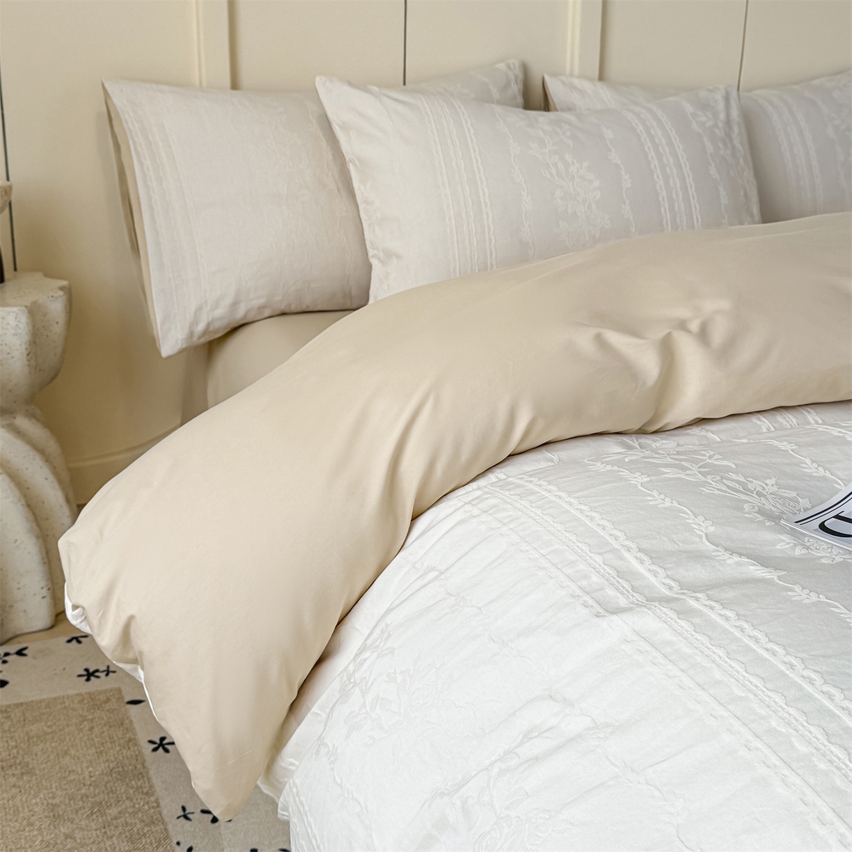 91家纺网 家纺一手货源 找家纺 灰鲸 2026新款全棉纯棉厚织贡缎大提花四件套 浅春-杏仁奶霜