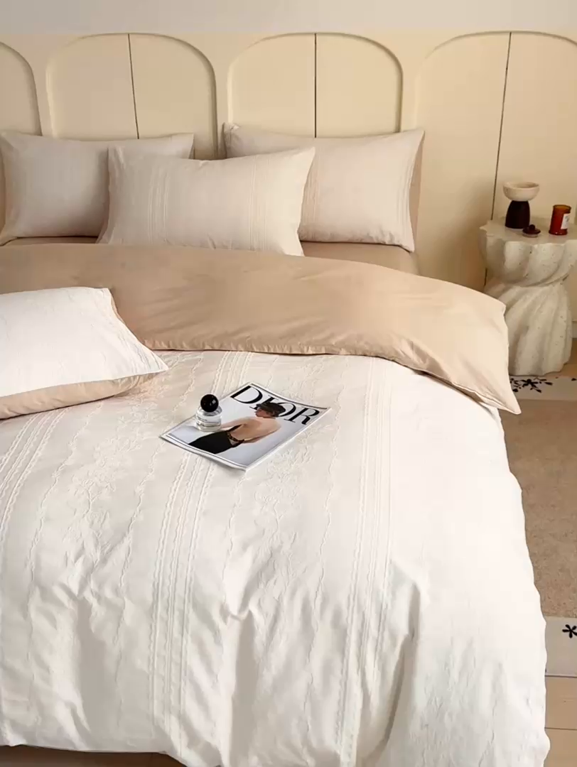 91家纺网 家纺一手货源 找家纺 灰鲸 2026新款全棉纯棉厚织贡缎大提花四件套 浅春-杏仁奶霜