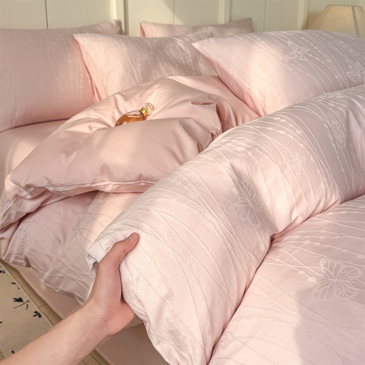 91家纺网 家纺一手货源 找家纺 灰鲸 2026新款全棉纯棉厚织贡缎大提花四件套 如梦-蜜春粉