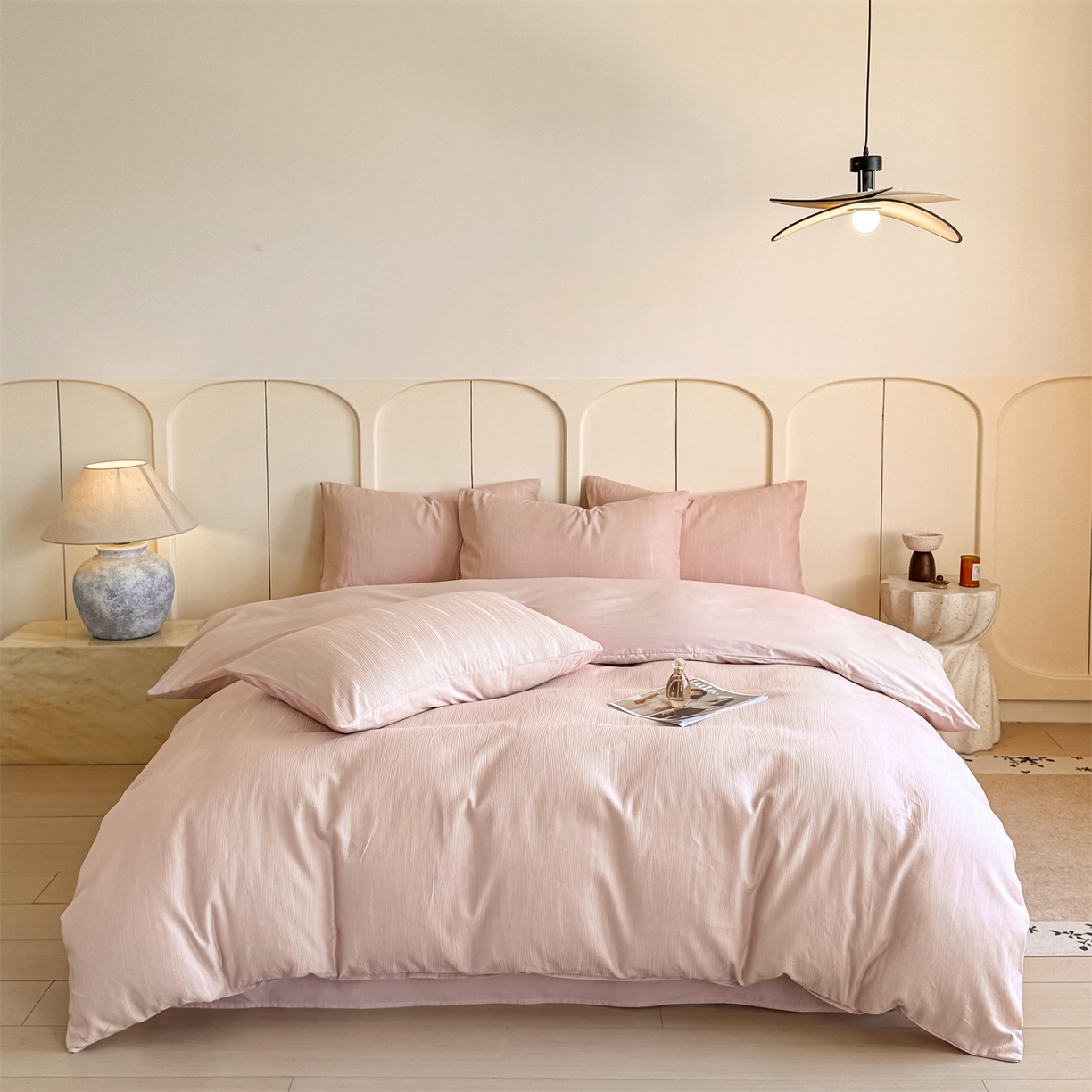 91家纺网 家纺一手货源 找家纺 灰鲸 2026新款全棉纯棉厚织贡缎大提花四件套 素柏-蜜春粉