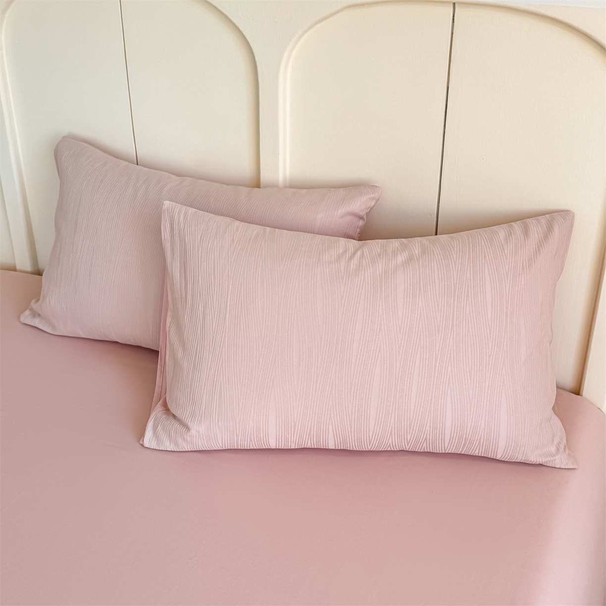 91家纺网 家纺一手货源 找家纺 灰鲸 2026新款全棉纯棉厚织贡缎大提花四件套 素柏-蜜春粉