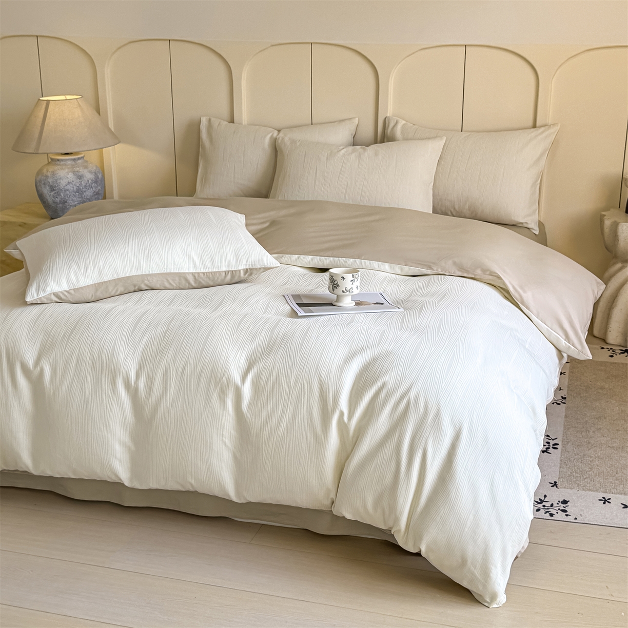 91家纺网 家纺一手货源 找家纺 灰鲸 2026新款全棉纯棉厚织贡缎大提花四件套 素柏-杏仁奶霜