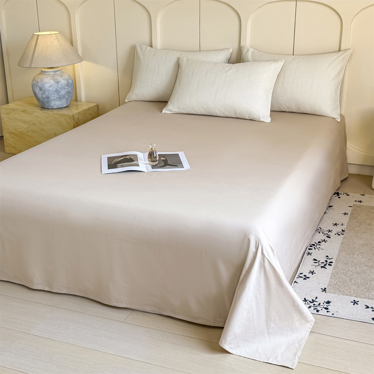 91家纺网 家纺一手货源 找家纺 灰鲸 2026新款全棉纯棉厚织贡缎大提花四件套 素柏-杏仁奶霜