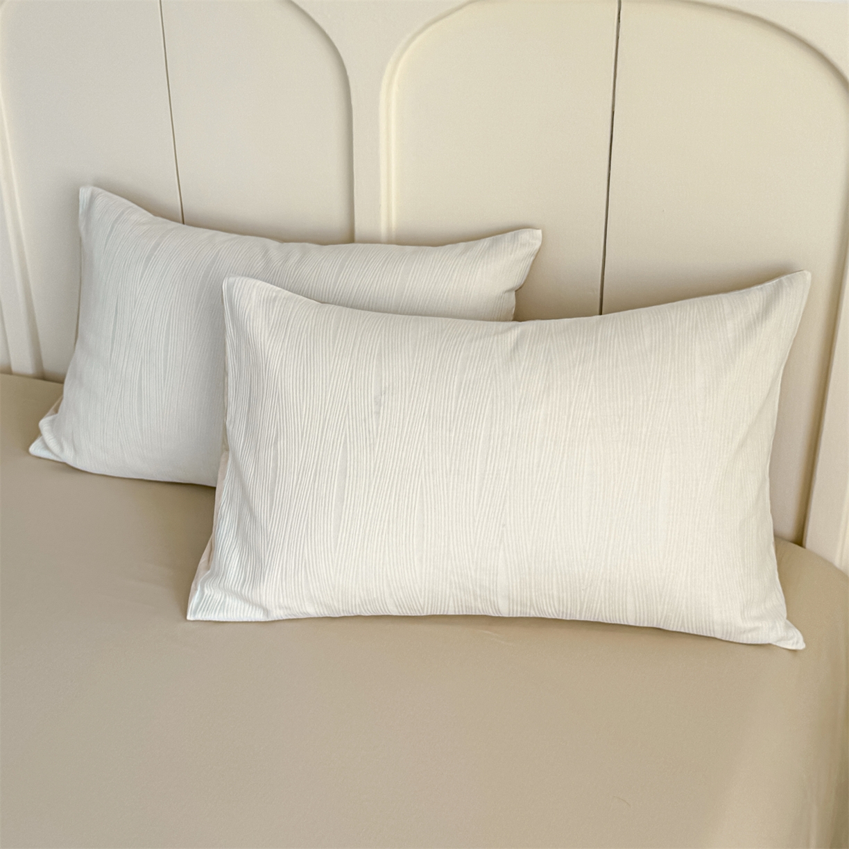 91家纺网 家纺一手货源 找家纺 灰鲸 2026新款全棉纯棉厚织贡缎大提花四件套 素柏-杏仁奶霜