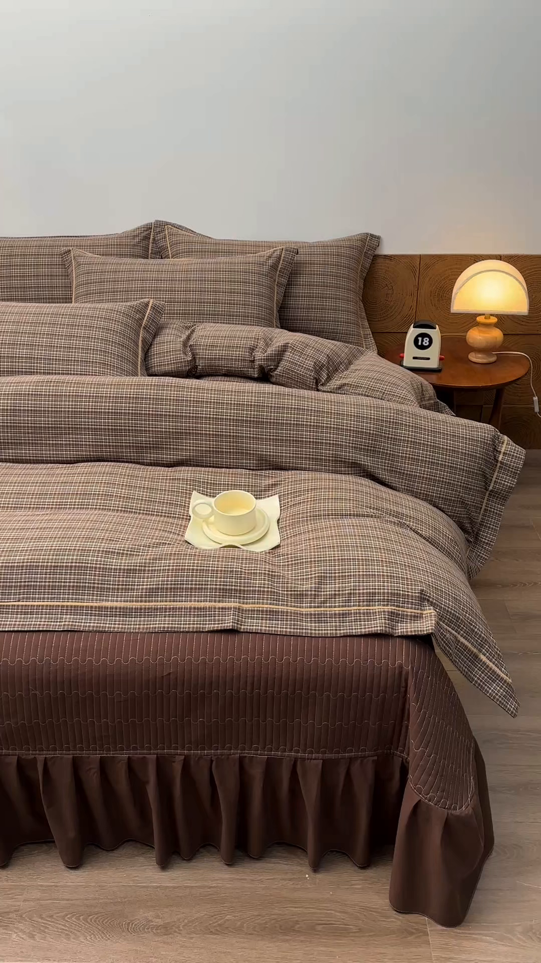 91家纺网 家纺一手货源 找家纺 金艾草 2026春夏新款全棉纯棉色织水洗棉床盖四件套 关山月-咖