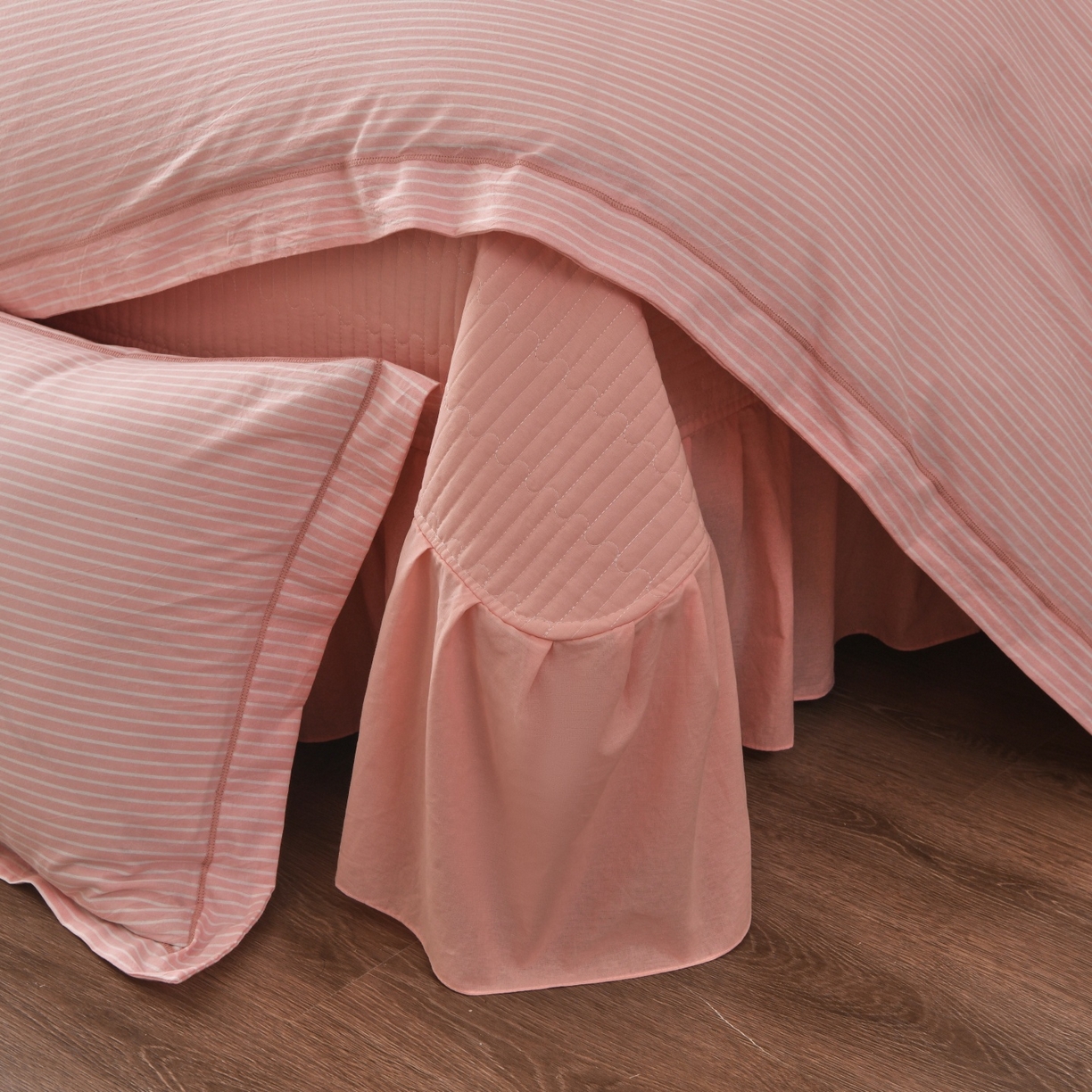 91家纺网 家纺一手货源 找家纺 金艾草 2026春夏新款全棉纯棉色织水洗棉床盖四件套 条纹-粉色