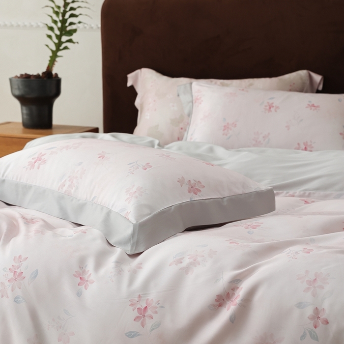 91家纺网 家纺一手货源 找家纺 ROZ home 蕊姿家居 2026春夏新款60s天丝棉数码印花四件套 浮香 粉