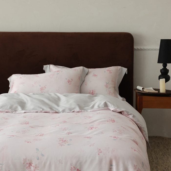 91家纺网 家纺一手货源 找家纺 ROZ home 蕊姿家居 2026春夏新款60s天丝棉数码印花四件套 浮香 粉