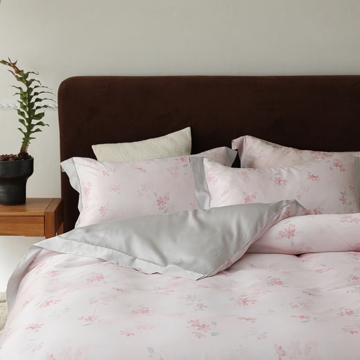 91家纺网 家纺一手货源 找家纺 ROZ home 蕊姿家居 2026春夏新款60s天丝棉数码印花四件套 浮香 粉