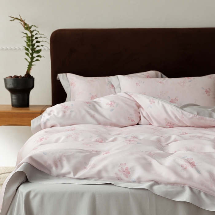 91家纺网 家纺一手货源 找家纺 ROZ home 蕊姿家居 2026春夏新款60s天丝棉数码印花四件套 浮香 粉