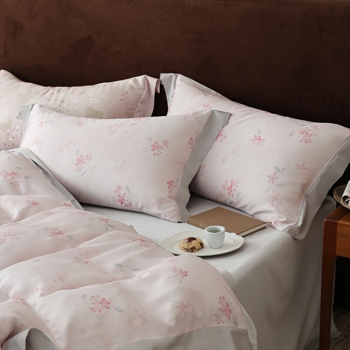 91家纺网 家纺一手货源 找家纺 ROZ home 蕊姿家居 2026春夏新款60s天丝棉数码印花四件套 浮香 粉