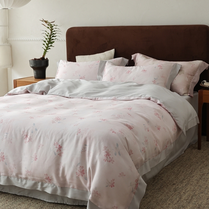 91家纺网 家纺一手货源 找家纺 ROZ home 蕊姿家居 2026春夏新款60s天丝棉数码印花四件套 浮香 粉