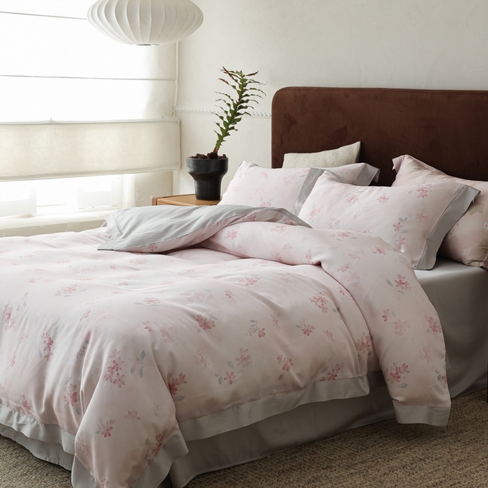 91家纺网 家纺一手货源 找家纺 ROZ home 蕊姿家居 2026春夏新款60s天丝棉数码印花四件套 浮香 粉