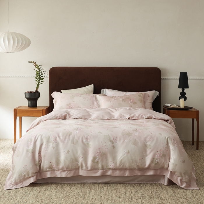 91家纺网 家纺一手货源 找家纺 ROZ home 蕊姿家居 2026春夏新款60s天丝棉数码印花四件套 秋海棠 粉