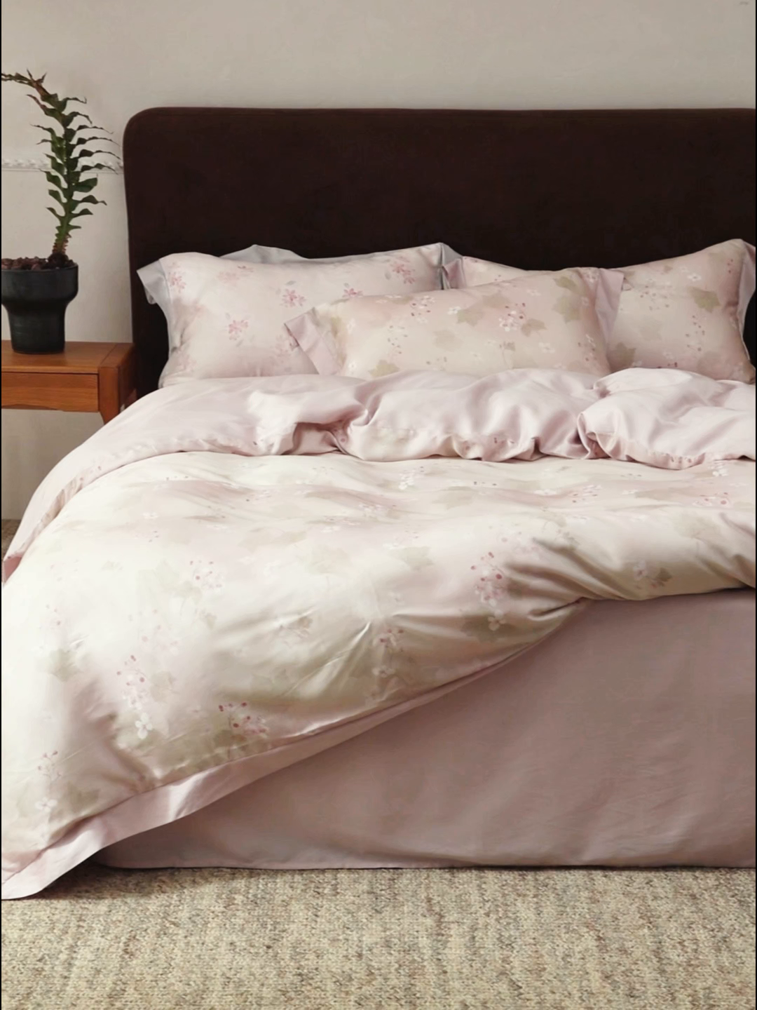 91家纺网 家纺一手货源 找家纺 ROZ home 蕊姿家居 2026春夏新款60s天丝棉数码印花四件套 秋海棠 粉