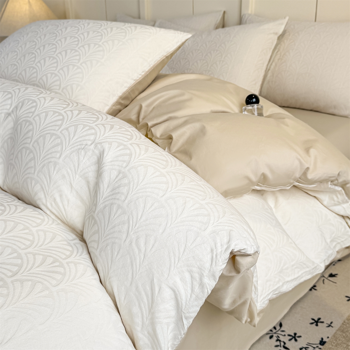 91家纺网 家纺一手货源 找家纺 灰鲸 2026新款全棉纯棉厚织贡缎大提花四件套 云锦-杏仁奶霜