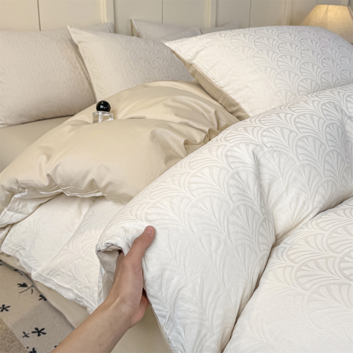 91家纺网 家纺一手货源 找家纺 灰鲸 2026新款全棉纯棉厚织贡缎大提花四件套 云锦-杏仁奶霜